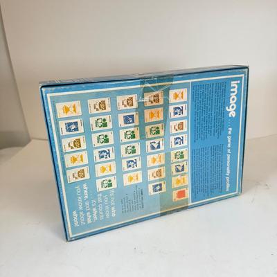 LOT 122: Vintage Games: Feudal, Dominoes, Castle Risk & More