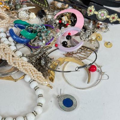 LOT 134: Jewelry Craft / Repair Lot