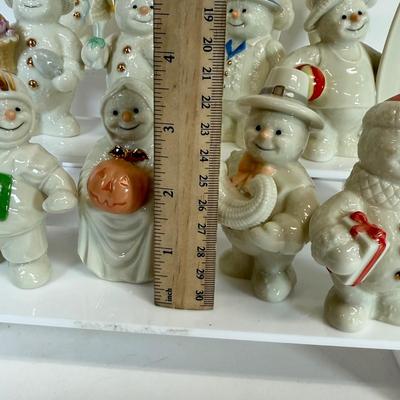 LOT 135: 12 Lenox Months of the Year Snowmen Figurines