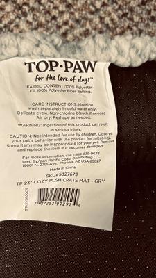 NEW LEAL CHUM DOG CAR SEAT, TOP PAW SLEEPING MAT, NEW RETRACTABLE LEASH AND MORE