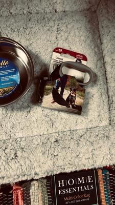 NEW LEAL CHUM DOG CAR SEAT, TOP PAW SLEEPING MAT, NEW RETRACTABLE LEASH AND MORE