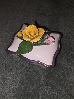 Ceramic trinket box