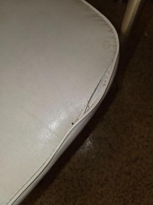 McM breakfast table and chairs