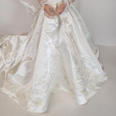 LOT 156: Ashton Drake Galleries Prince William & Kate Middleton Collector Dolls