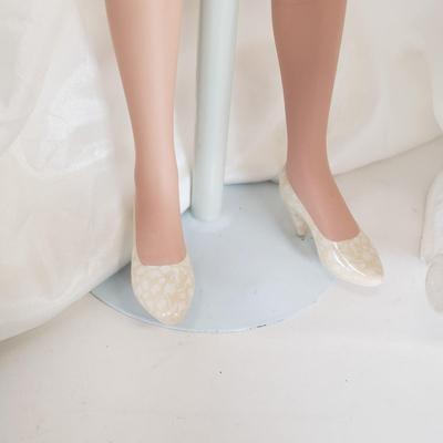 LOT 156: Ashton Drake Galleries Prince William & Kate Middleton Collector Dolls