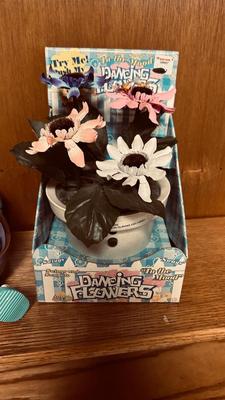 OOGLIES MARATHON INTERACTIVE TOY AND DANCING FLOWERS