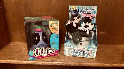 OOGLIES MARATHON INTERACTIVE TOY AND DANCING FLOWERS