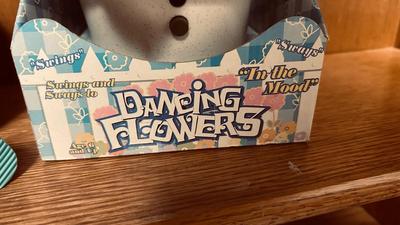 OOGLIES MARATHON INTERACTIVE TOY AND DANCING FLOWERS