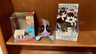 OOGLIES MARATHON INTERACTIVE TOY AND DANCING FLOWERS