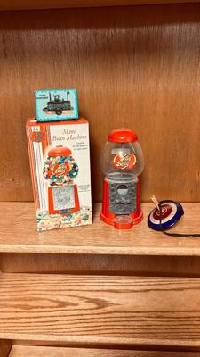 MINI JELLY BELLY BEAN MACHINE, RIVER BOAT PENCIL SHARPENER AND A WOODEN TOP