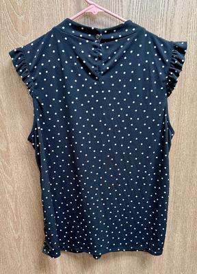 Sale Photo Thumbnail #573: In very good condition. Size Large