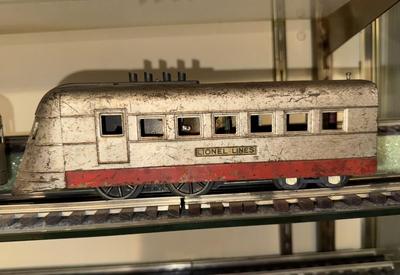 Lionel O Gauge 3 Prewar Red Silver Articulated Streamliner Cars