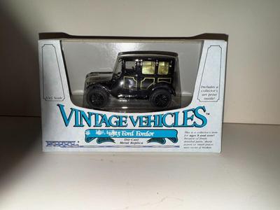 Die-Cast Metal Ertl Vintage Vehicle Ford Fordor