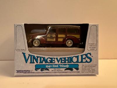 Die-Cast Metal Ertl Vintage Vehicle Ford Woody