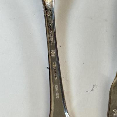 LOT 160: OppoSuits American Flag Suit in box, US Flag in Box & 13 Colonies Spoon Set