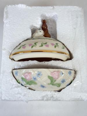 LOT 165: Lenox Disney Animated Classics Mickey & Minnie Mouse Salt and Pepper Shakers w/ Box, Egg Trinket Box w/ Box, Royal Doulton...