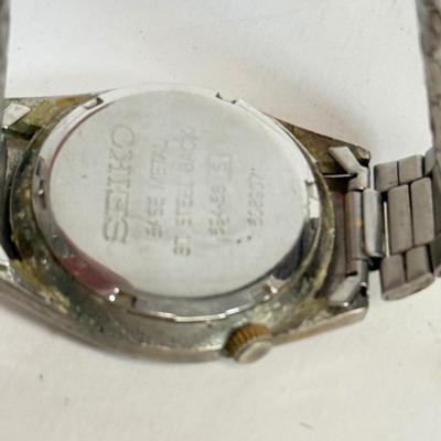 LOT 171: Men's Watches: Seiko, Tag Heuer, Pulsar, Elgin, Relic