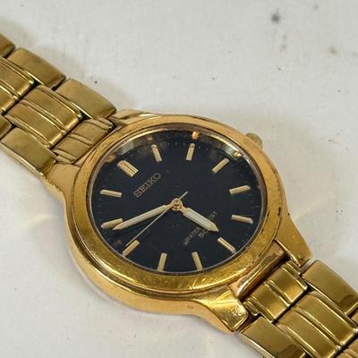 LOT 171: Men's Watches: Seiko, Tag Heuer, Pulsar, Elgin, Relic