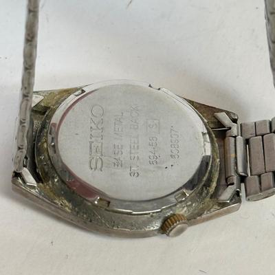 LOT 171: Men's Watches: Seiko, Tag Heuer, Pulsar, Elgin, Relic