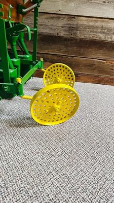 1910 RESTORED VAN BRUNT HORSE DRAWN SEED DRILL (BY JOHN DEERE)