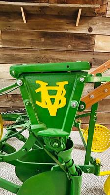 1910 RESTORED VAN BRUNT HORSE DRAWN SEED DRILL (BY JOHN DEERE)