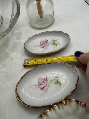 Scalloped edge bowls