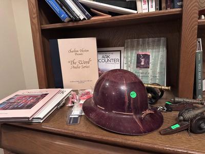 Eclectic lot of goodies