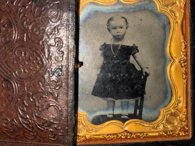 ANTIQUE DAGUERREOTYPE YOUNG GIRL METAL PICTURE PREOWNED FROM AN ESTATE AS PICTURED. (COVER IS UNATTACHED)
