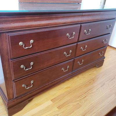 LOT 4Y: Dresser/Mirror with Two Jewelry Drawers