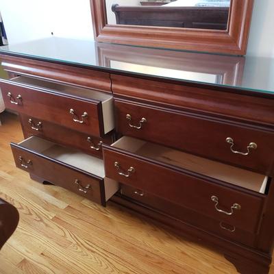 LOT 4Y: Dresser/Mirror with Two Jewelry Drawers