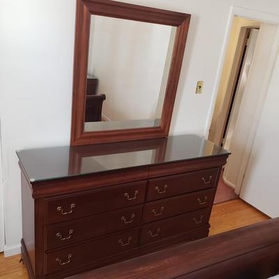 LOT 4Y: Dresser/Mirror with Two Jewelry Drawers