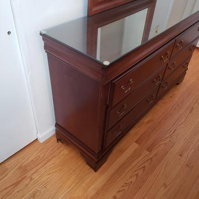 LOT 4Y: Dresser/Mirror with Two Jewelry Drawers