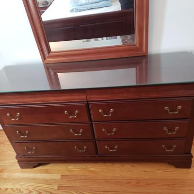 LOT 4Y: Dresser/Mirror with Two Jewelry Drawers
