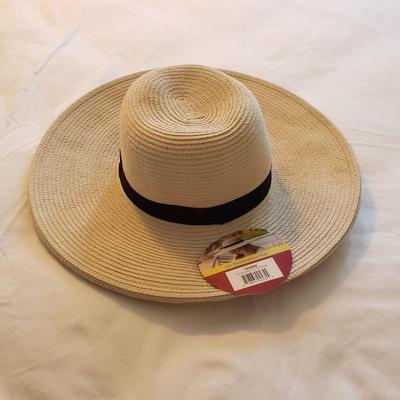 LOT 6Y: Assortment of Scarves, Gloves & Hats Some New with Tags