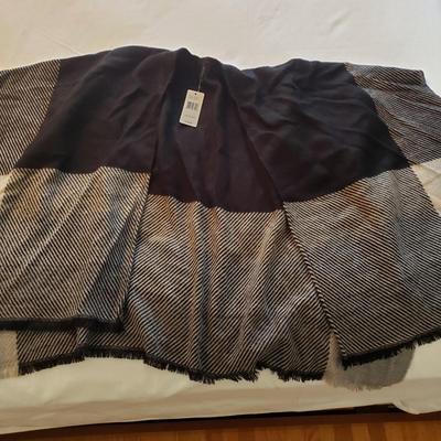 LOT 6Y: Assortment of Scarves, Gloves & Hats Some New with Tags