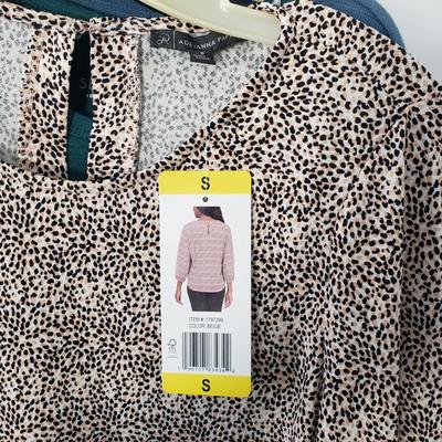 LOT 8Z: 13 New with Tags Tops-Banana Republic, Topshop & More