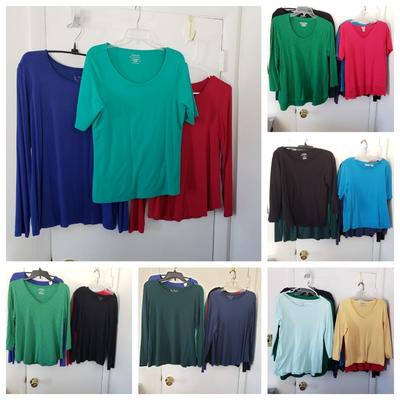 LOT 9Z: 13 Chico's Basic Solid Tops Size 1-2