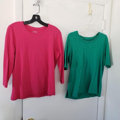 LOT 10Z: 14 Chico's Solid Tops Size 1-2