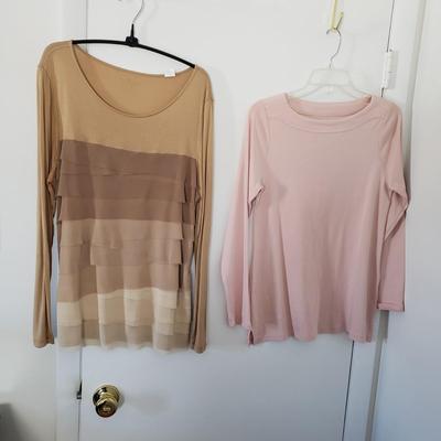 LOT 12Y: (16) Chico's Tops Size 1-2