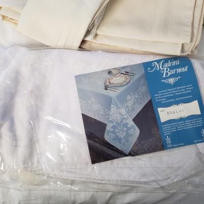 LOT 43Y: Assortment of New Table Linens, Cotton Sheet Set & More