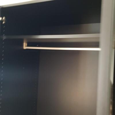 LOT 49Z: 3 Piece Mirrored Standing Closet