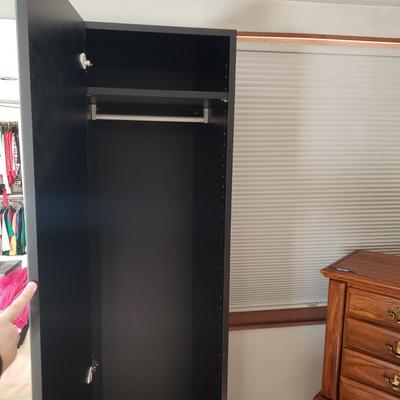 LOT 49Z: 3 Piece Mirrored Standing Closet