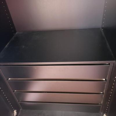 LOT 49Z: 3 Piece Mirrored Standing Closet