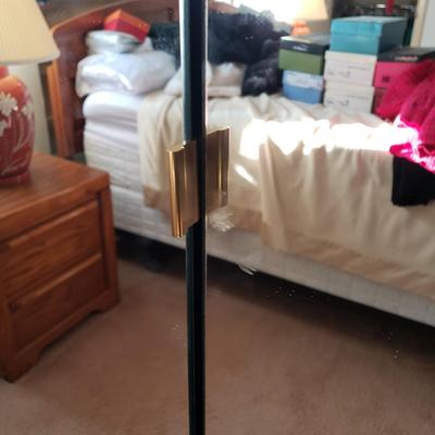LOT 49Z: 3 Piece Mirrored Standing Closet