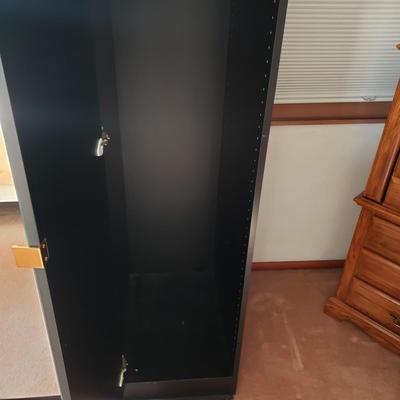 LOT 49Z: 3 Piece Mirrored Standing Closet