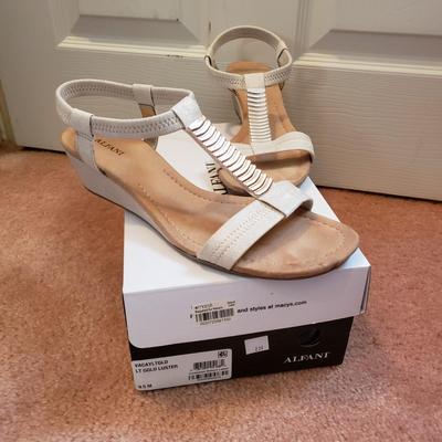 LOT 56Z: Ladies Strappy & Colorful Sandals Size 9-10