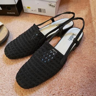 LOT 56Z: Ladies Strappy & Colorful Sandals Size 9-10