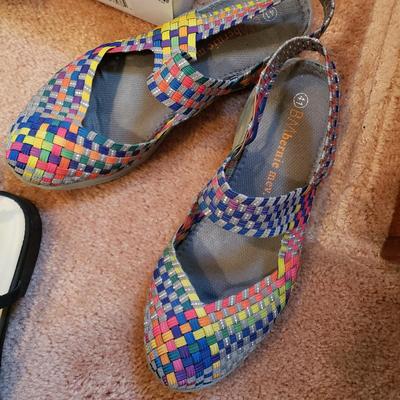 LOT 56Z: Ladies Strappy & Colorful Sandals Size 9-10