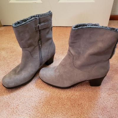 LOT 57Z: Comfort Slip On Shoes with New Ralph Lauren Loafers Size 9-10