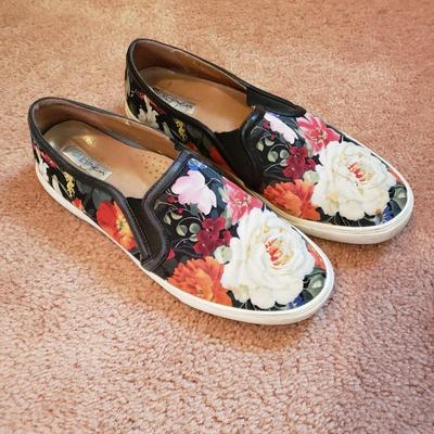 LOT 57Z: Comfort Slip On Shoes with New Ralph Lauren Loafers Size 9-10